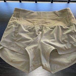 Lululemon high rise 2.5” green shorts